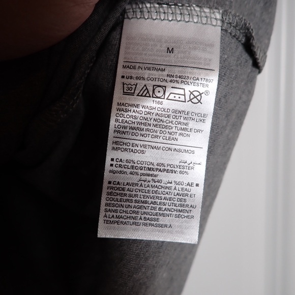 ✨Brand New✨ Old Navy Patriotic American Flag Gray T-Shirt size M - Picture 7 of 7